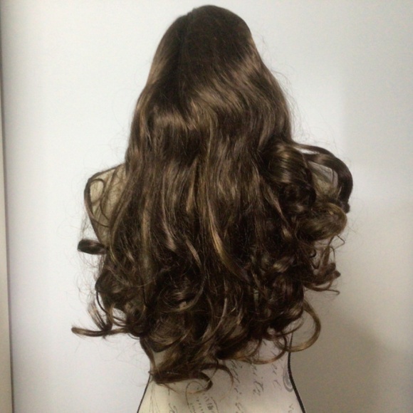 Deluxe DC Wonder Woman Adult Wig Brunette - Picture 4 of 8